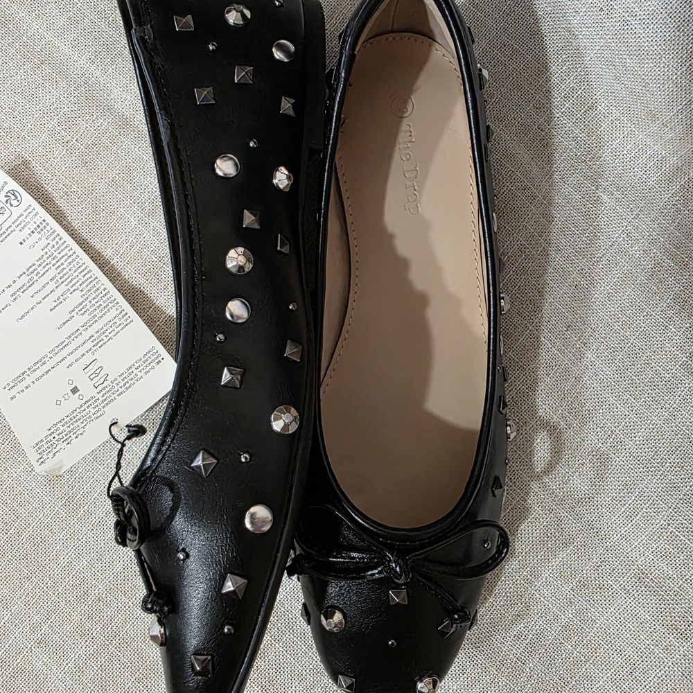 Elegant Black Studded‎ Flats - Picture 2 of 8
